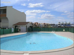 T3 CLIMATISE 40m2 Piscine Parking PRIVE 2 Chambres Secteur falaises 50m de la plage Proche centre-port 4 Personnes